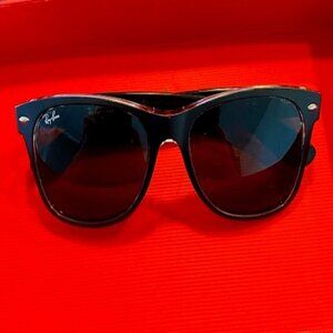 Ray-ban New Wayfarer color mix. MODEL CODE RB2132 6052 58-18